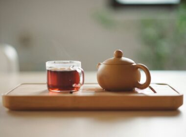 Elegancki upominek na wyjątkową okazję - herbaty, które podkreślą charakter ślubu